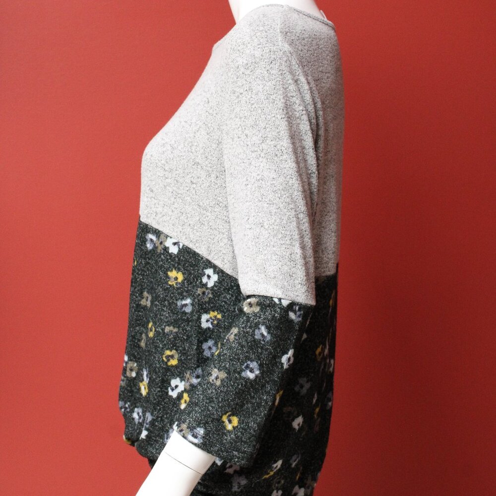 Market & Spruce Patterned Sweater - Picture 5 of 9